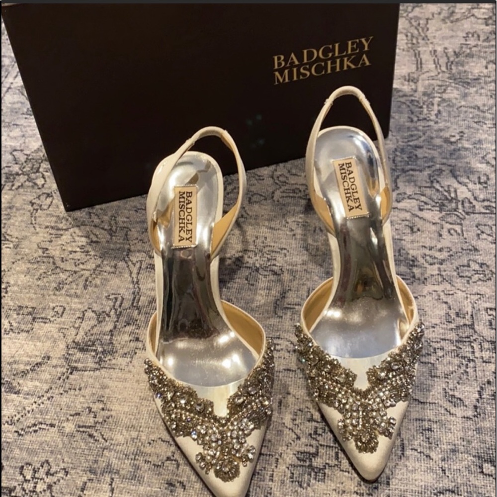 Badgley mischka RESELL-too big for me